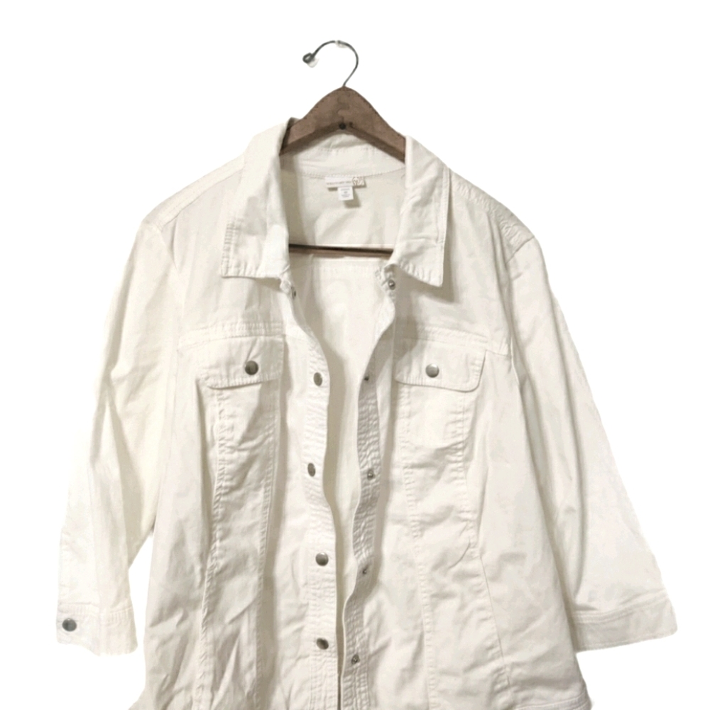 ❤️STRETCHY White denim jacket, NWT, Westport